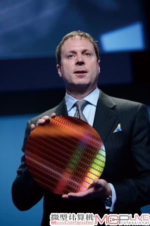 英特尔公司全球副总裁兼PC客户端事业部总经理施浩德在2012英特尔信息技术峰会上发表演讲。
