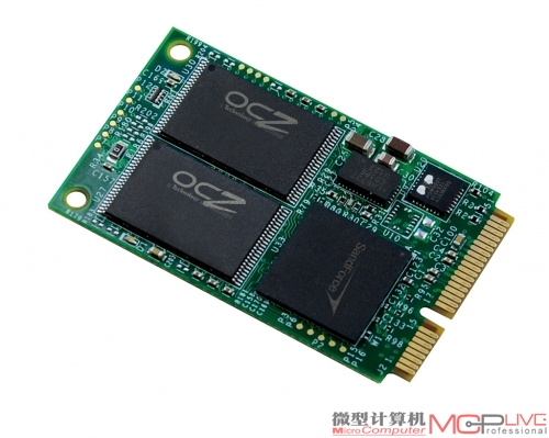 全高、半高 mini PCI-E/mSATA设备对比。mSATA SSD的大小约为51mm(长)×30mm，为全高。mini PCI-E无线网卡多数为半高规格，约为27mm(长)×30mm。当然，也不排除有Intel 3945网卡这类的全高规格mini PCI-E设备。
