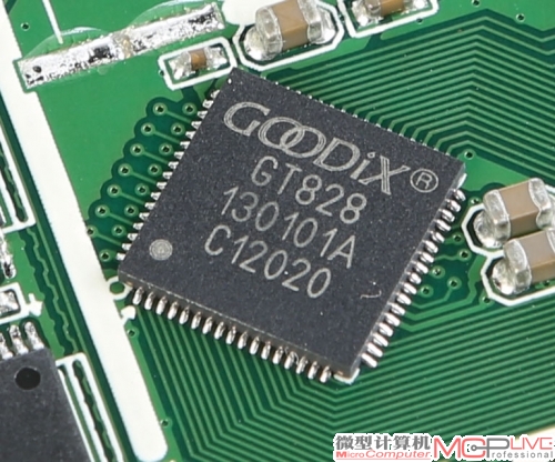 它采用的是汇顶科技Goodix型号为GT828的触控IC，能够支持8.9英寸~10.1英寸的屏幕，没有缩水，不过该芯片只支持5点触控。