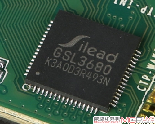 V973采用的触控IC是思立微GSL3680，支持十点触控，适合应用在9.7英寸的面板上。
