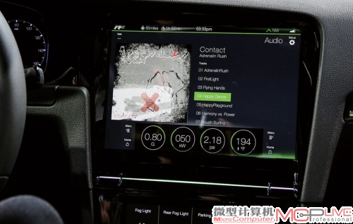 触控屏实际上肩负的是多媒体信息的显示与操作，就像给汽车加上了一个平板。